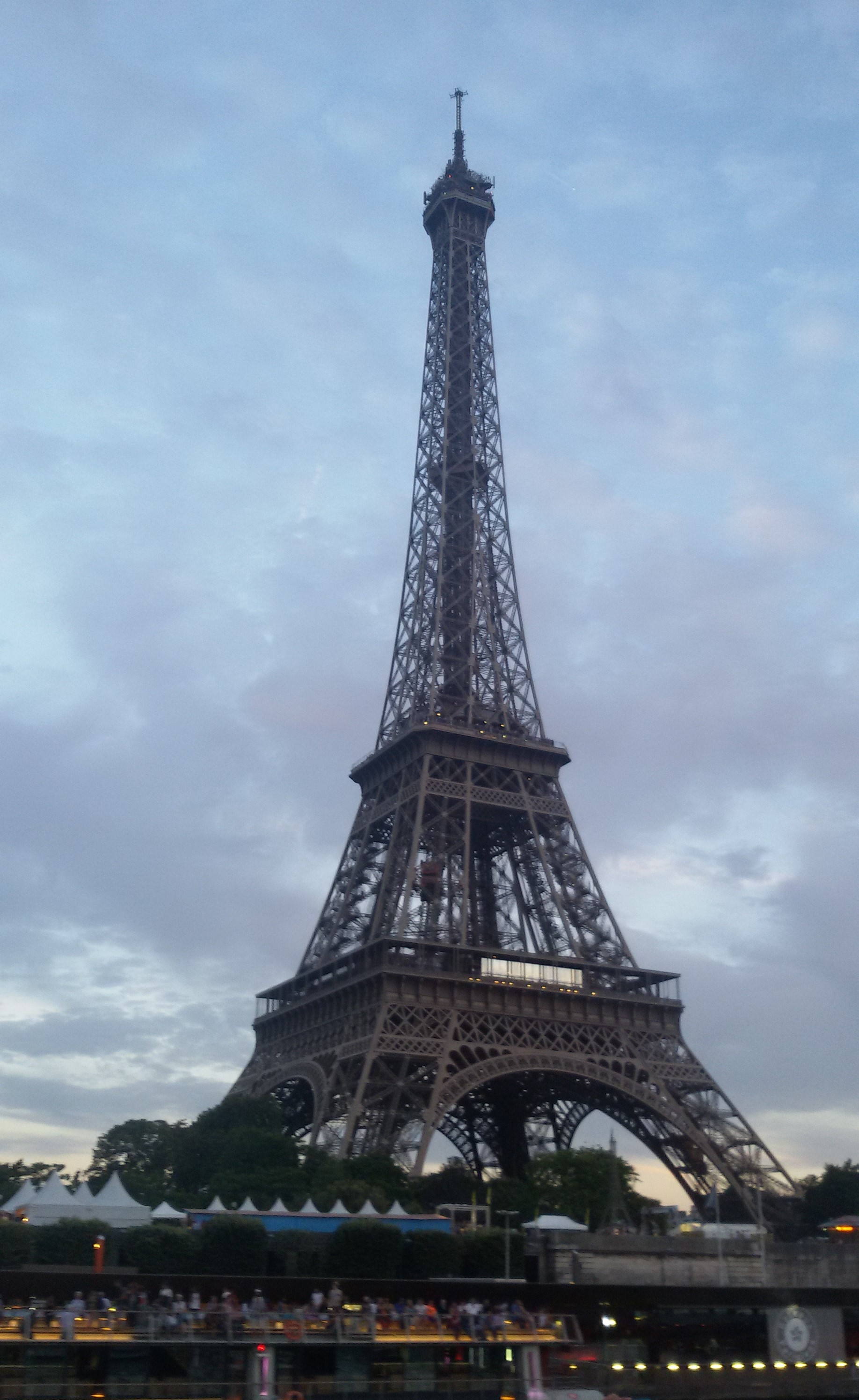 eiffel tower late afternoon